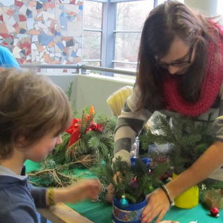weihnachtsbasteln-1 Montessori-Schulzentrum Leipzig - Neuigkeiten - Schüler basteln im Advent